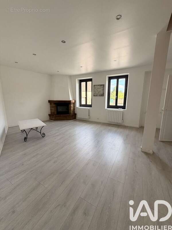 Maison 100 m² à Ville-Saint-Jacques  - photo 3