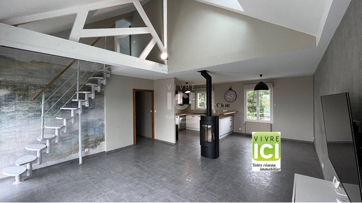 Maison à LA CHAPELLE-BASSE-MER