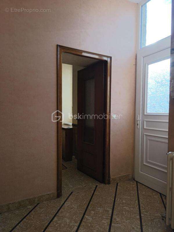 Immeuble de 228 m2 à vendre - Couptrain - photo 2