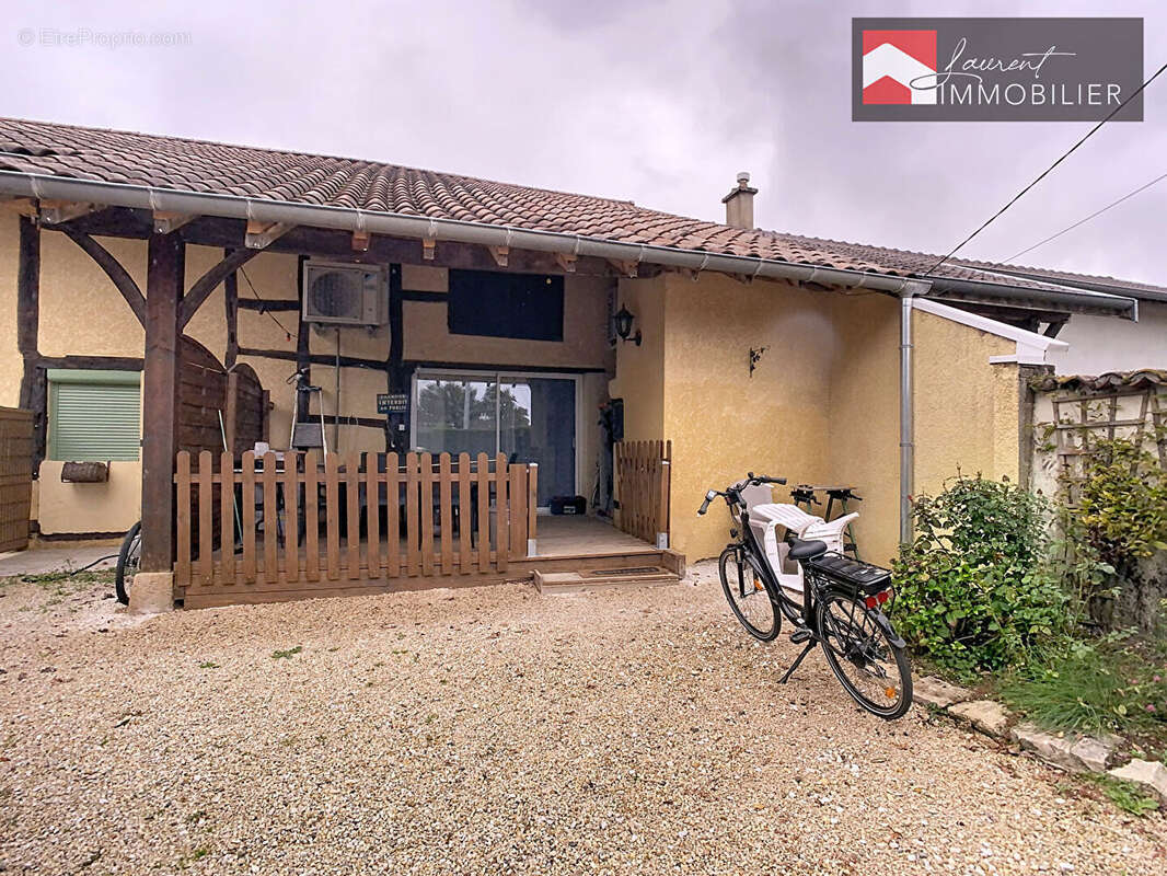 Maison à CHAVANNES-SUR-REYSSOUZE