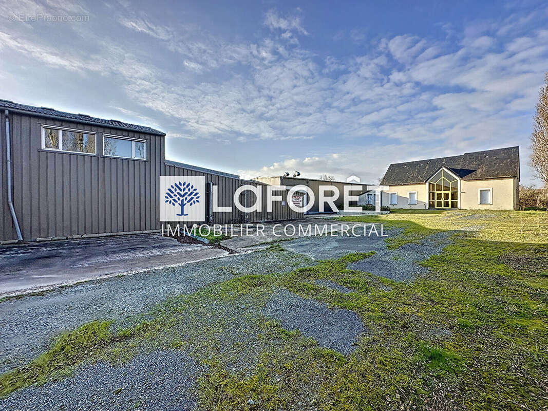 Commerce à LA CHARTRE-SUR-LE-LOIR