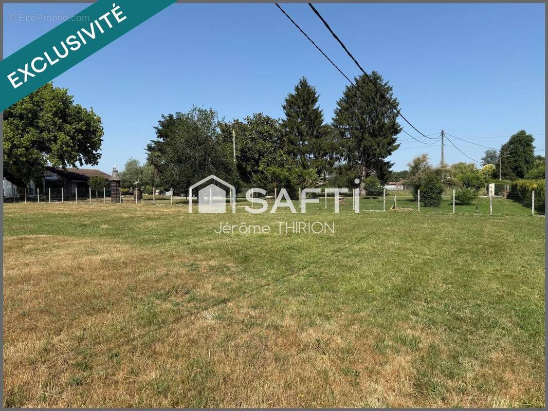 Photo 1 - Terrain à SAINT-SAVIN