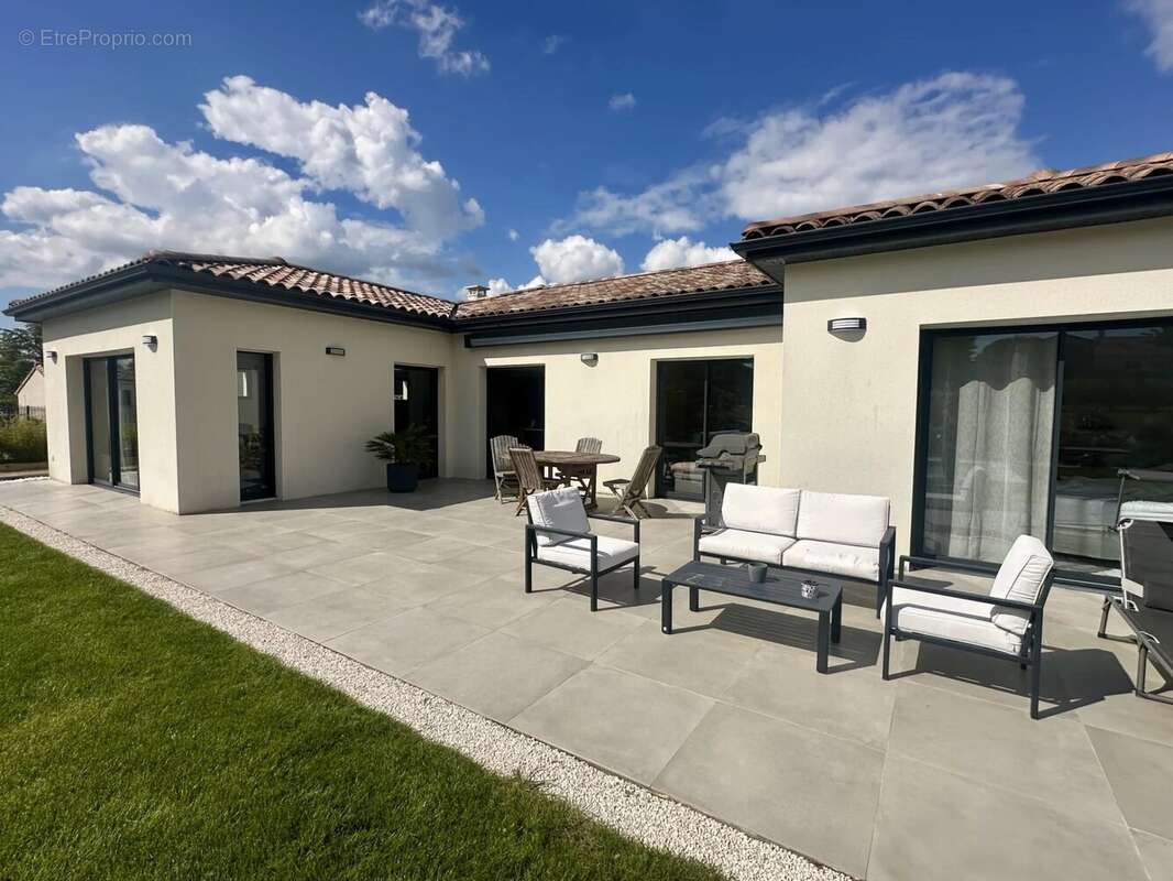 Maison à LAPEYROUSE-FOSSAT