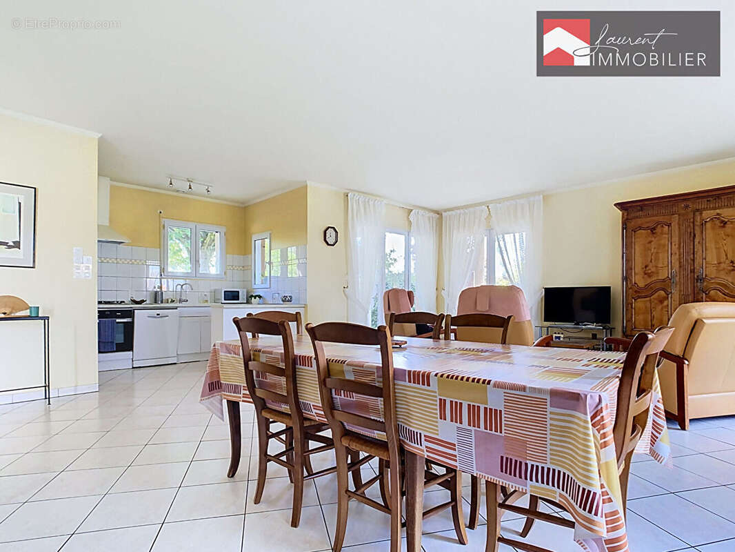 Simandre - Maison de plain-pied de 108 m² avec vaste terrain - photo 3