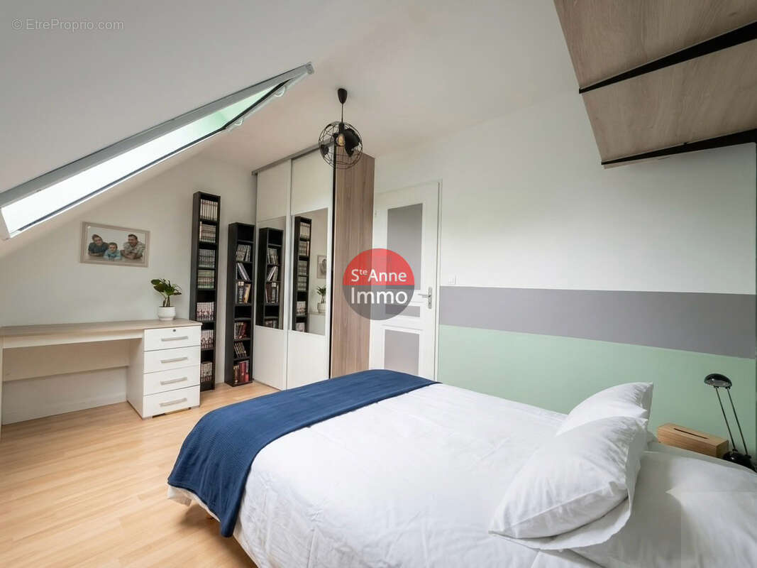 Guerbigny - 140m2 - maison individuelle - 4 chambres - 2 salle de bains - jardin - cour - terrasses - photo 16
