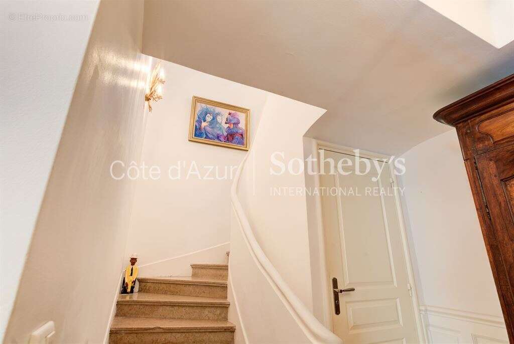 Maison de charme à vendre à Cannes Palm Beach – Patio, vue mer et adresse d’exception - photo 10