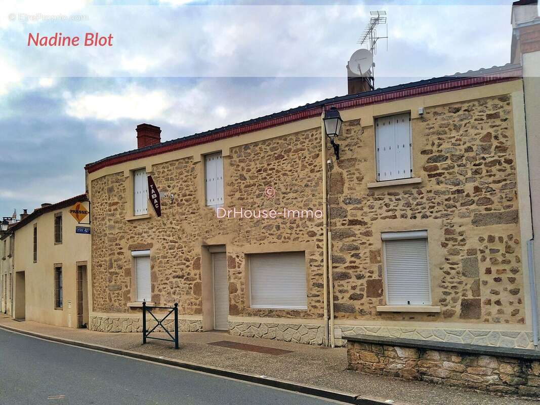 Commerce à SAINT-MARTIN-DES-TILLEULS