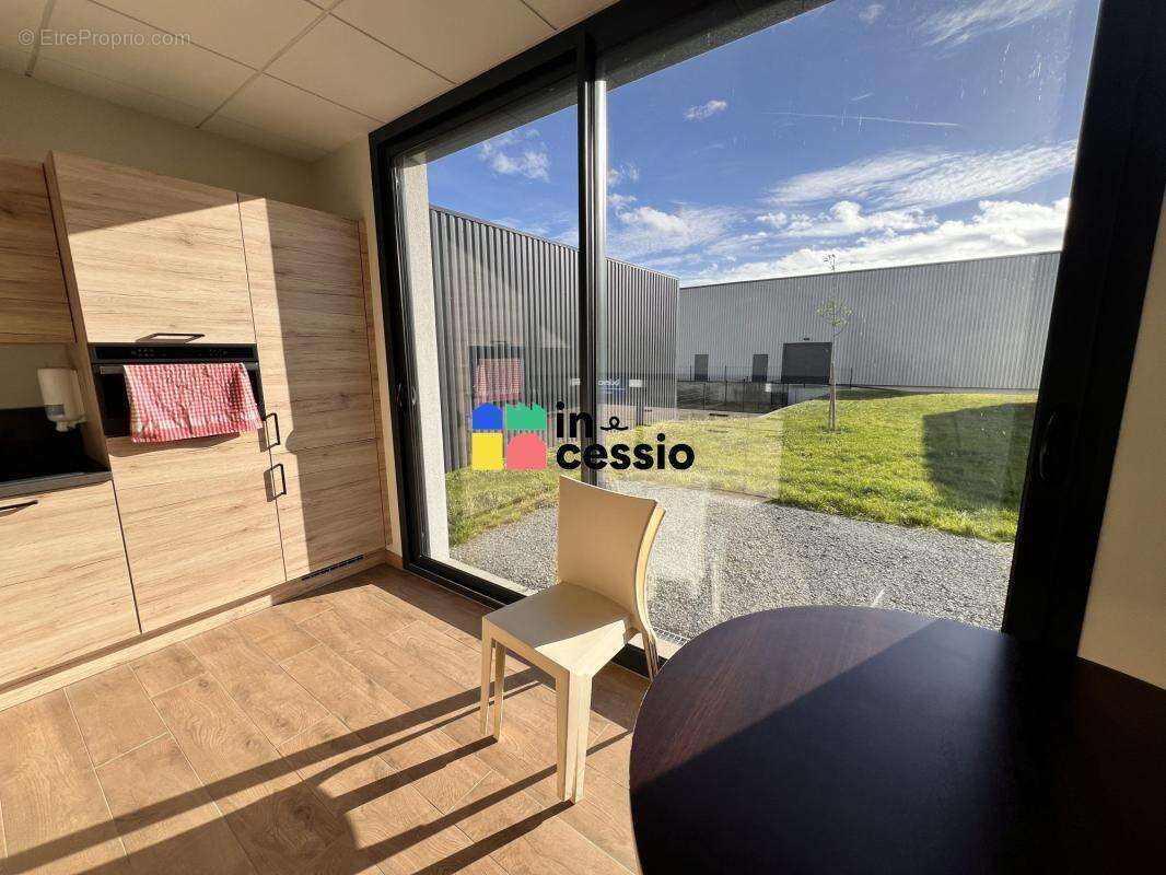 ? à vendre – bâtiment de bureaux neuf – saint-saturnin - photo 11