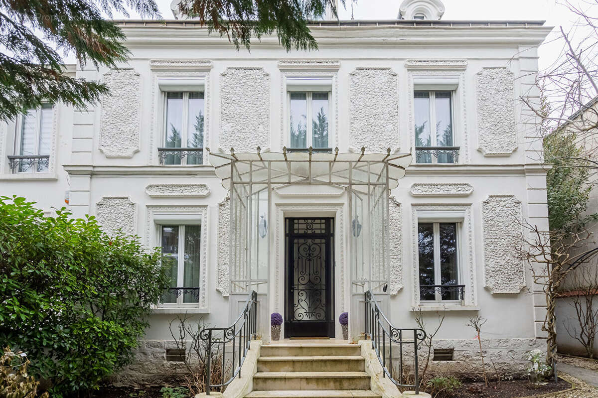 Maison à SAINT-MAUR-DES-FOSSES