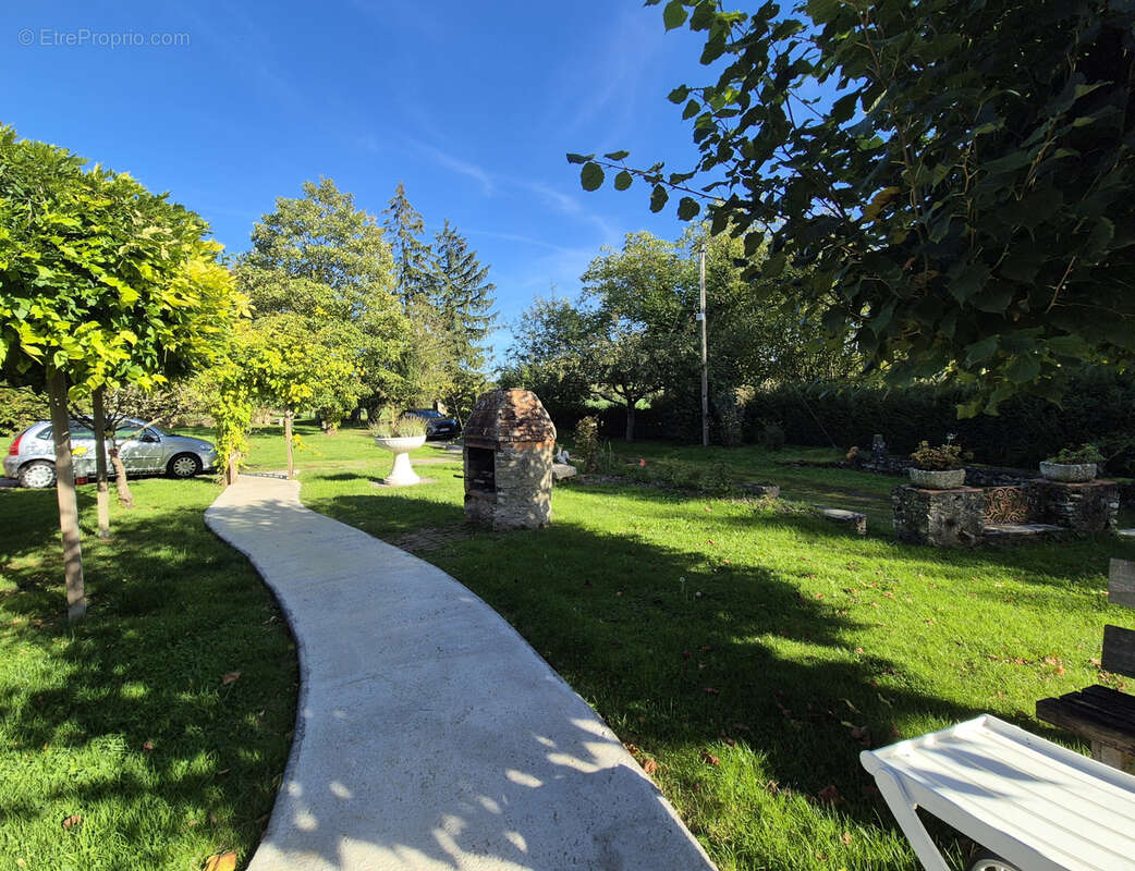 A vendre - maison de campagne en bon etat - secteur de parce sur sarthe - photo 8