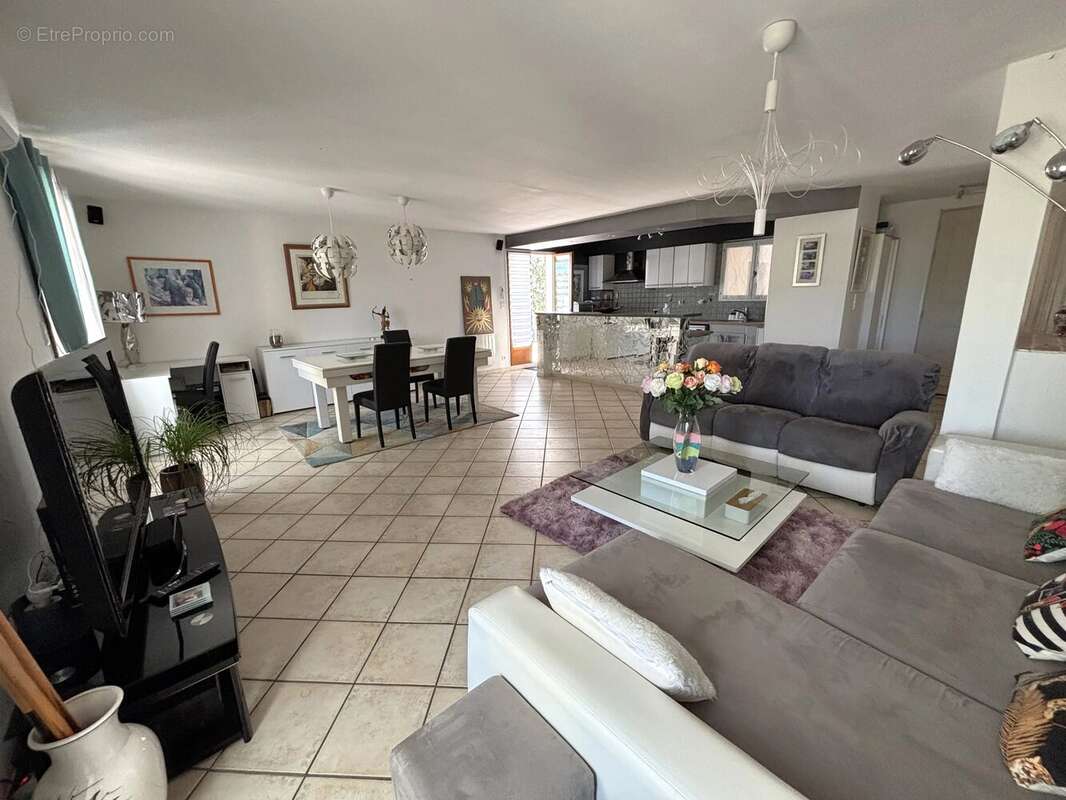 Maison à LE MUY