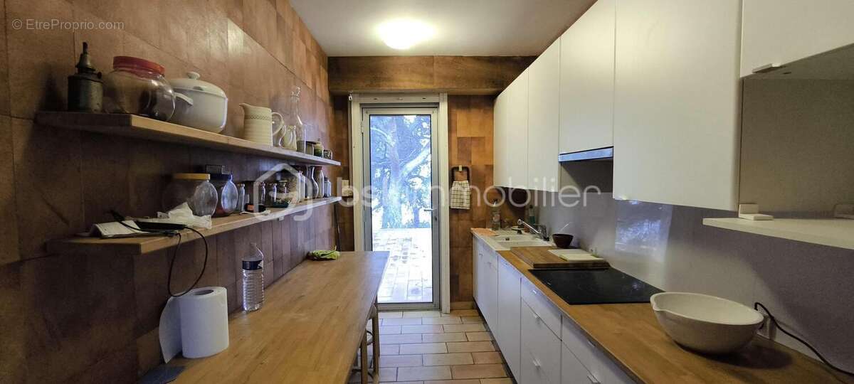 Magnifique maison sur une grande parcelle avec une dépendance et un garage , au bord  de la plage de l'étang de Berre , sur Sain - photo 8
