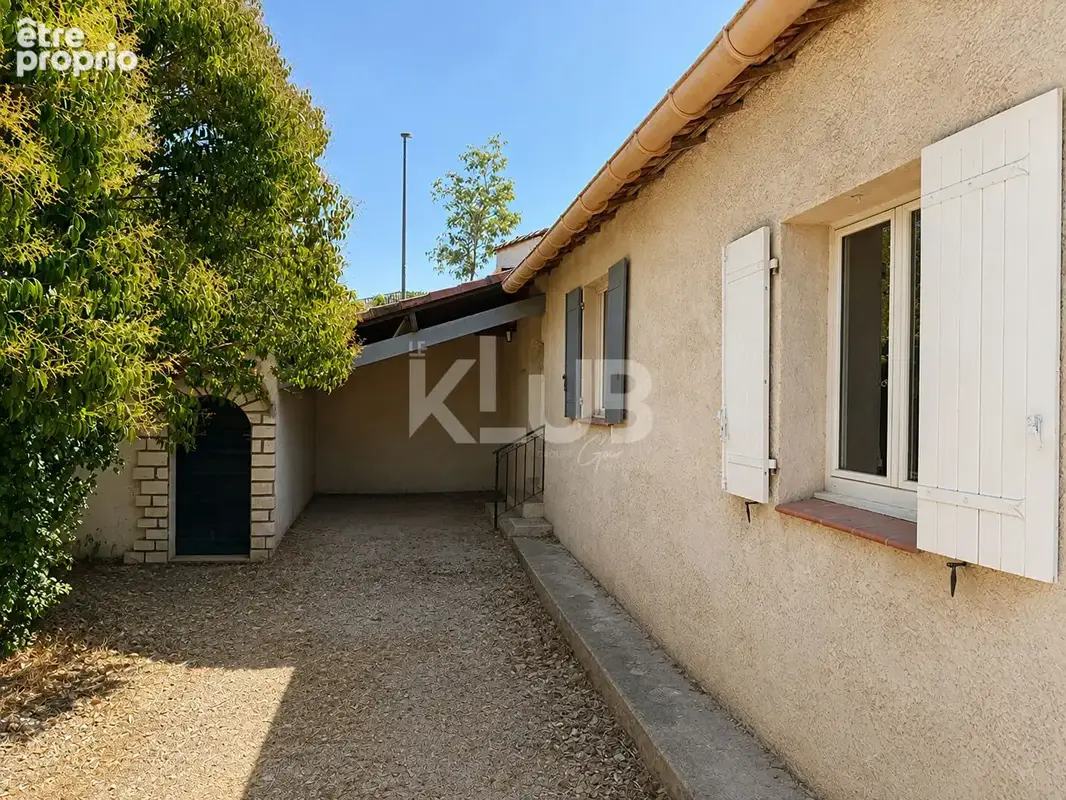 Lambesc - Maison de 120 m², un bien aux multiples possibilités - photo 14