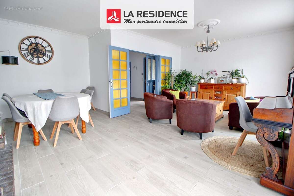 Maison à LES CLAYES-SOUS-BOIS