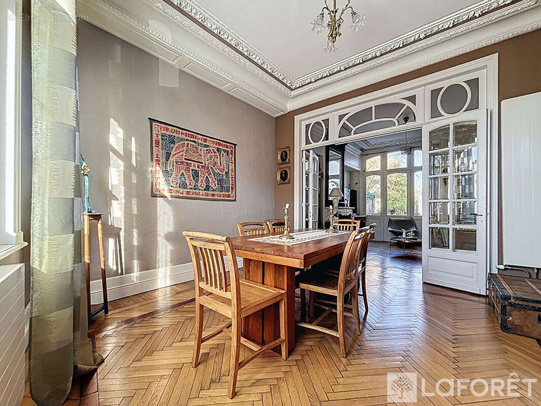 Maison à LA CHAPELLE-D'ARMENTIERES