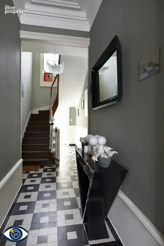 Maison 295 m² à Laval  - photo 4