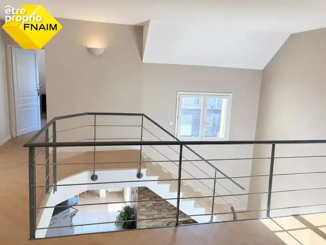 Maison 238m2 - 5 chambres - Piscine - Terrain 1000m2 - photo 8