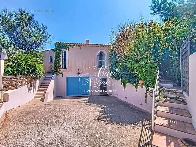 Villa de charme avec garage à vendre dans les hauteurs de grimaud - golfe de saint tropez - photo 4