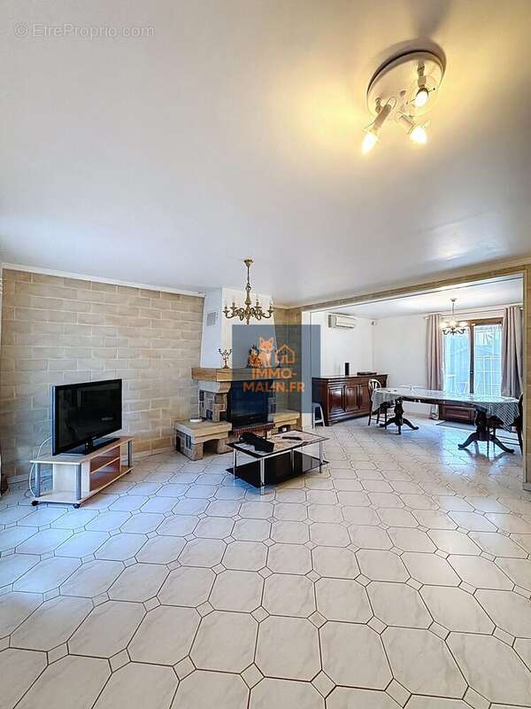 Salon - Maison à VILLENEUVE-SAINT-GEORGES