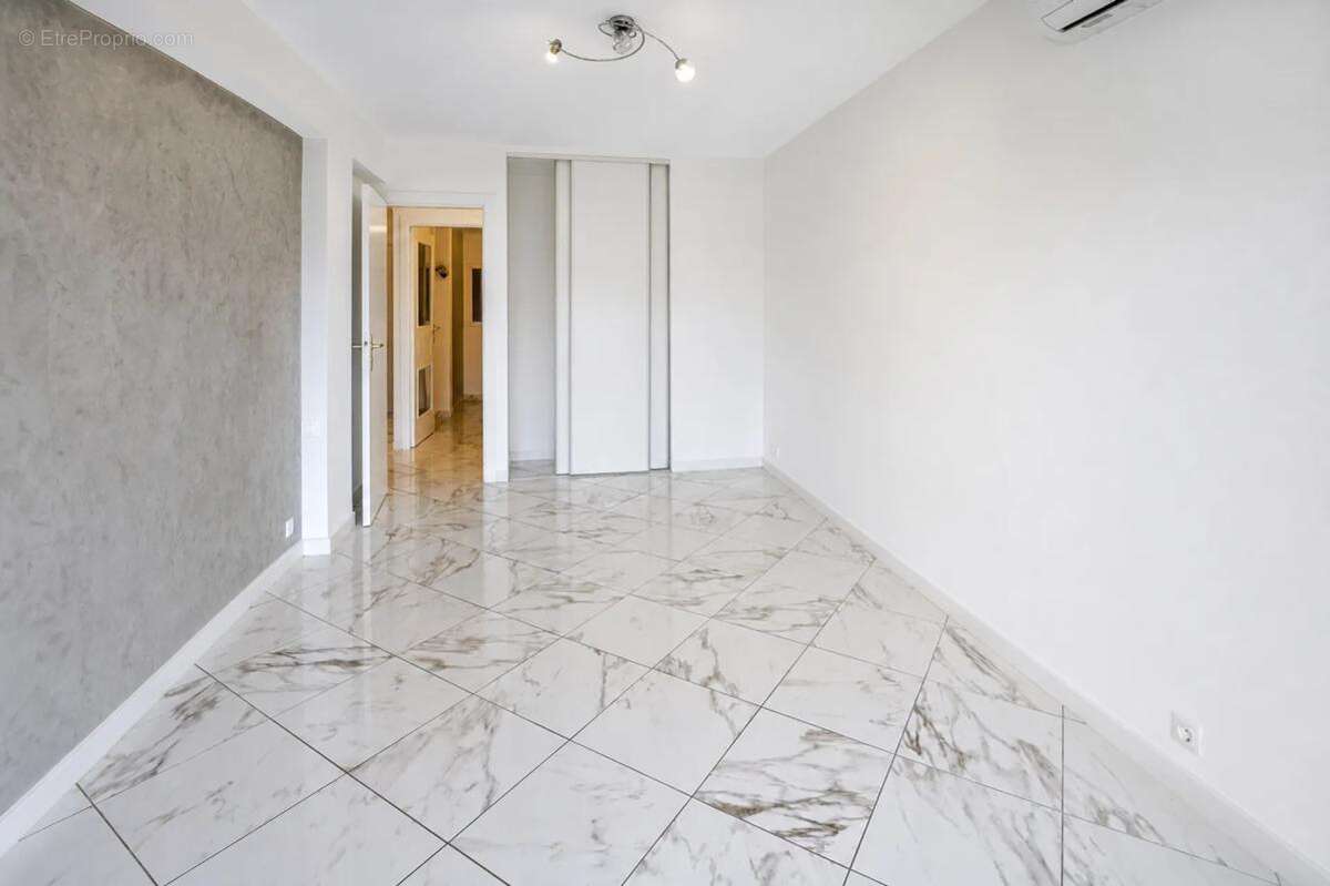 Bel appartement T3 avec loggia, cave et parking - photo 2