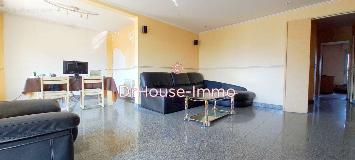 Appartement à LES LILAS