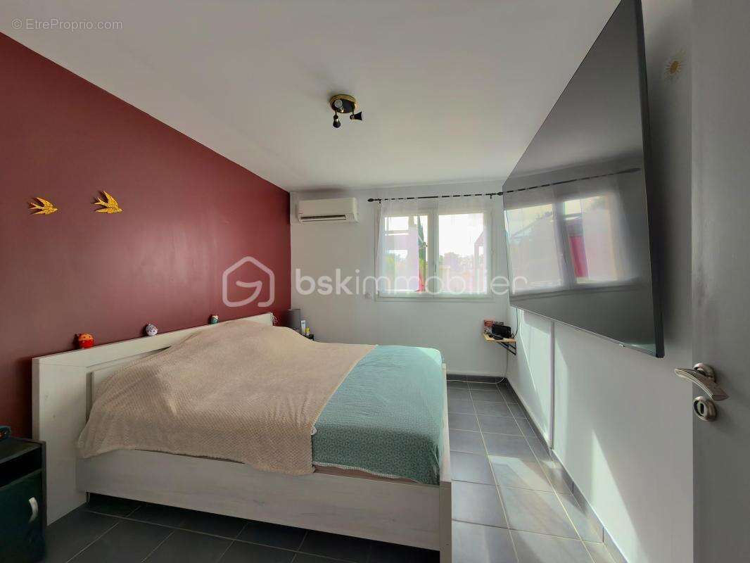 SORGUES – Maison familiale de 150 m² – Autonomie en eau et en électricité – Piscine, spa, suite parentale et fort potentiel d'év - photo 10