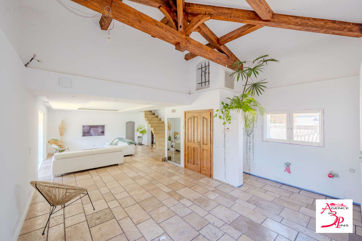Maison 130 m² à Pierrefeu-Du-Var  - photo 4