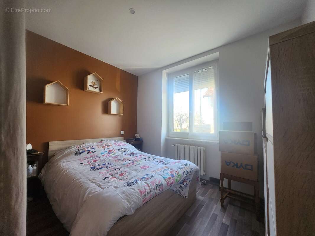 Maison à SAINT-GERMAIN-LES-BELLES