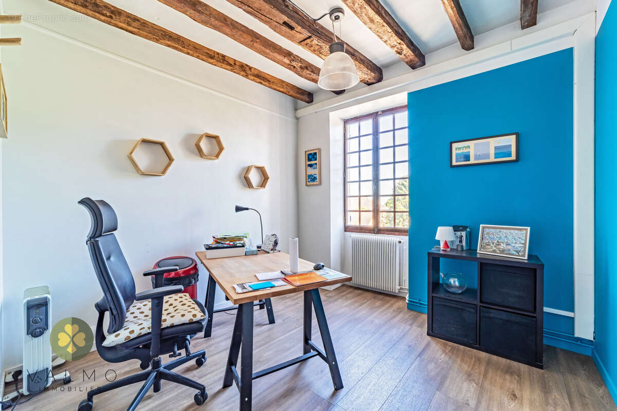 Maison à LA QUEUE-LES-YVELINES