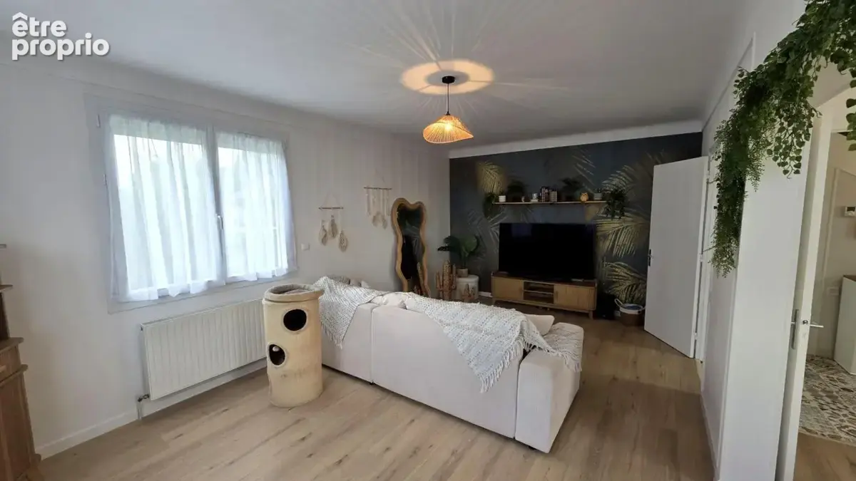 Maison en pierre entièrement rénovée, 173,30 m², six chambres, garage et jardin clos de 994 m² · Rostrenen (22) - photo 5