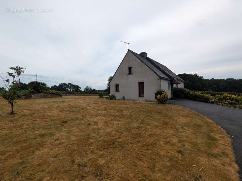 Plouay en campagne belle maison de 6 pièces  150m² environ habitable sur parcelle de 2938m² - photo 6