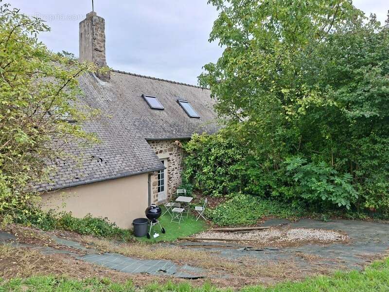 Maison à SAINT-GEORGES-BUTTAVENT