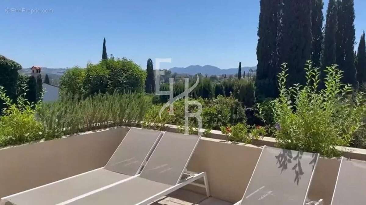 Maison à MOUGINS