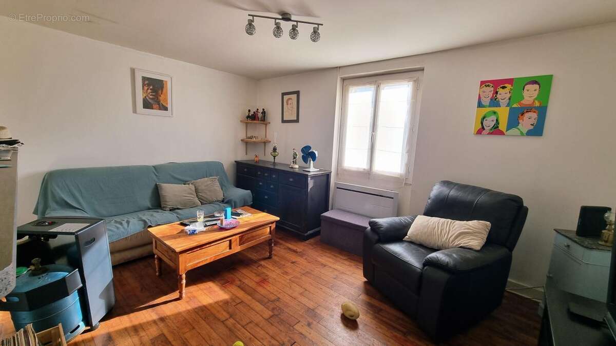 Maison à DOUVILLE