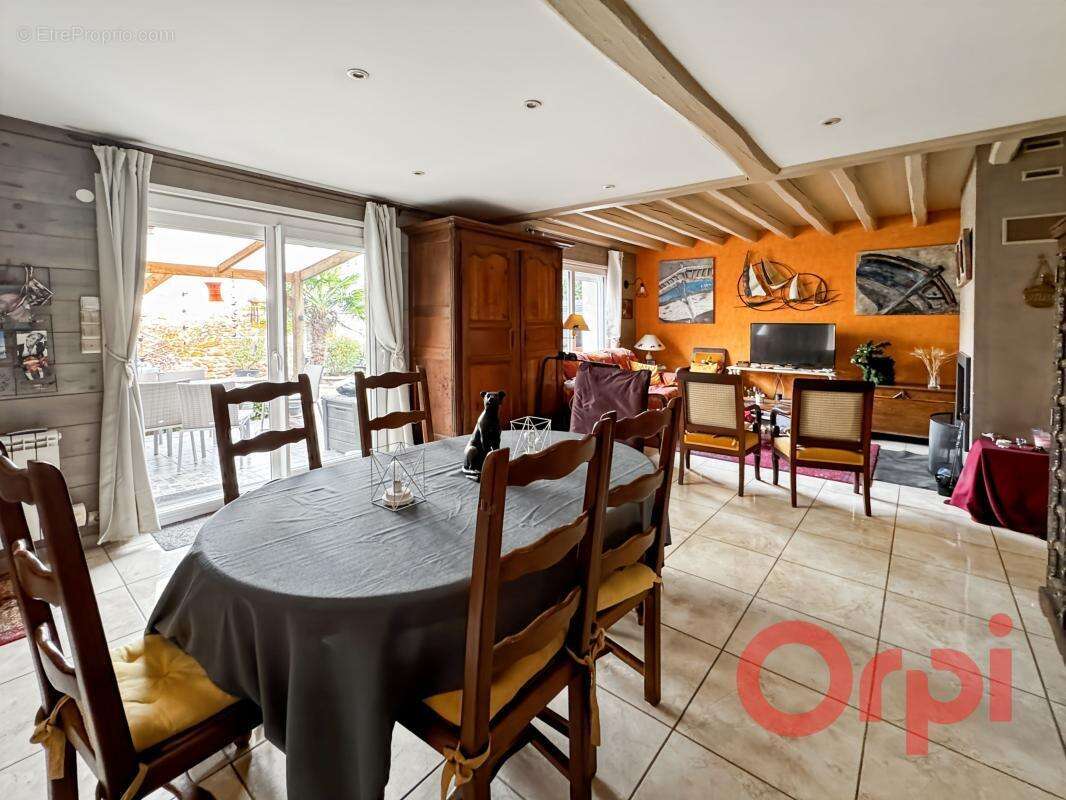 Maison à SAINT-BONNET-TRONCAIS