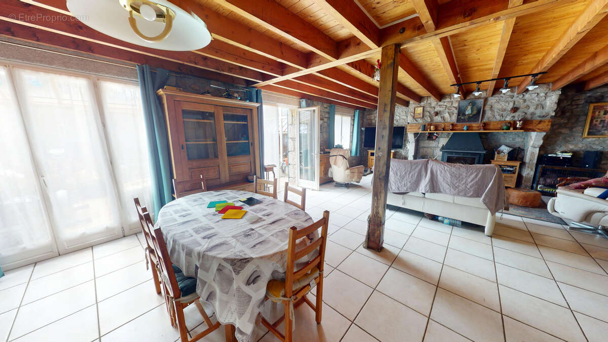 Maison à CRAPONNE-SUR-ARZON