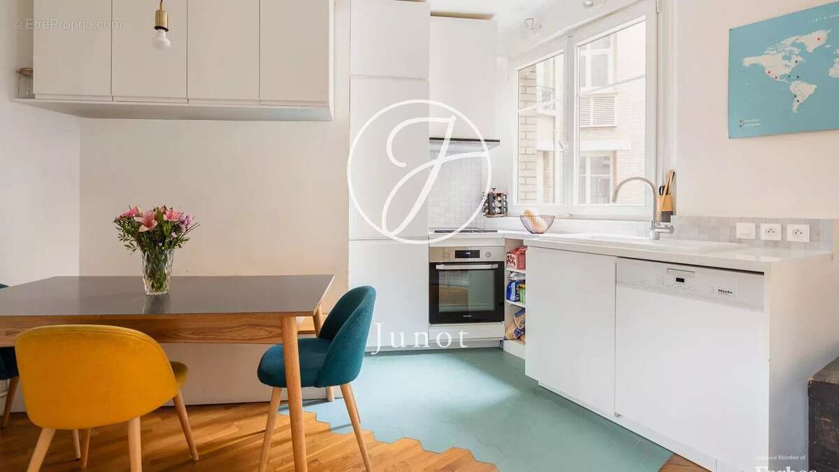 Appartement à PARIS-16E