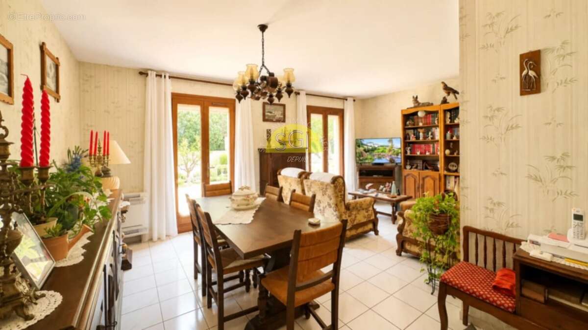 Villa 4 faces de Plain-Pied sur 621 m2 de terrain - photo 3