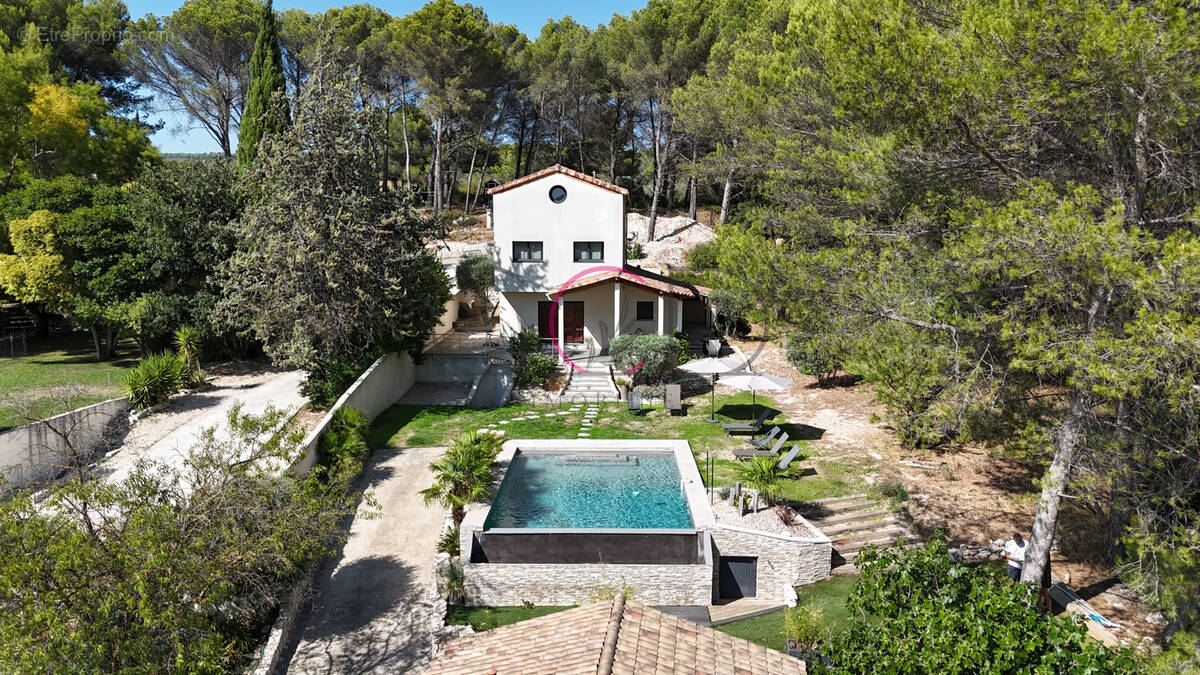 Maison à VENTABREN