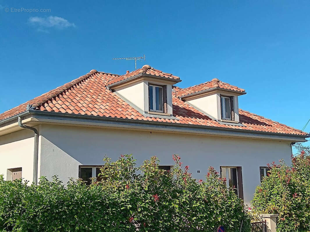 Maison  6 pièces 180 m² - photo 2