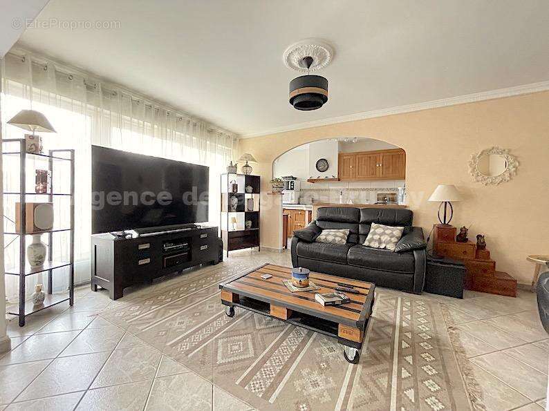 Salon 2 - Appartement à BRUNOY