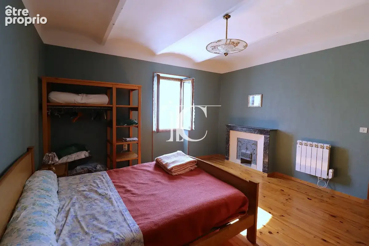 Maison ancienne sur 1490 m² de terrain clos avec 2 accès - photo 7