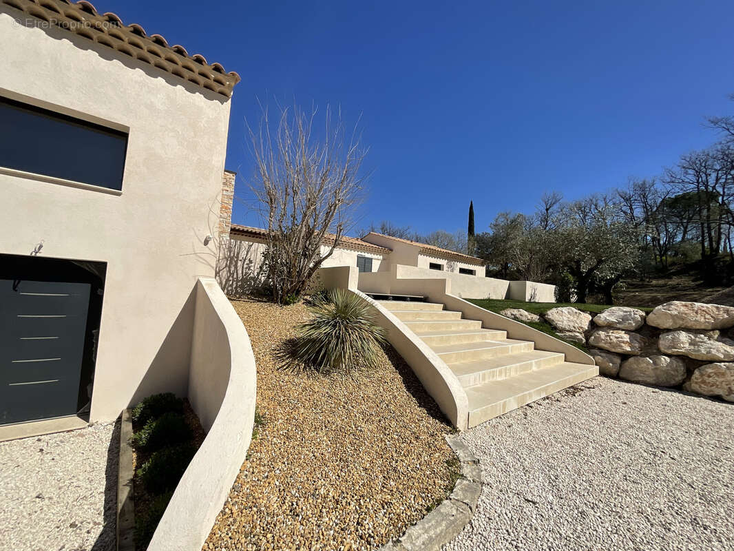 Maison à LE PUY-SAINTE-REPARADE