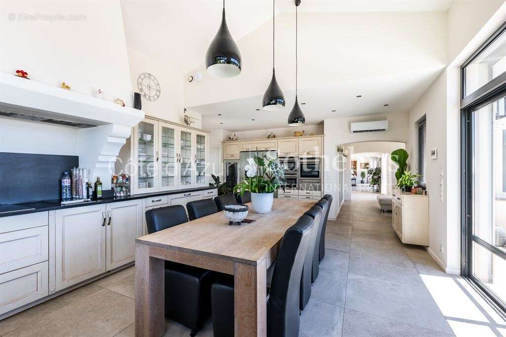 Châteauneuf de Grasse, propriété de caractère vue mer panoramique, maison d'amis - photo 13