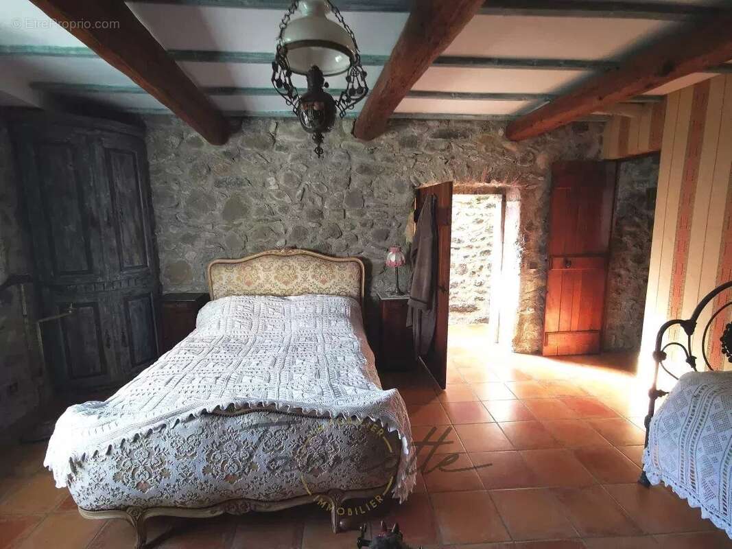 Maison à SAINT-MARTIN-SUR-LAVEZON