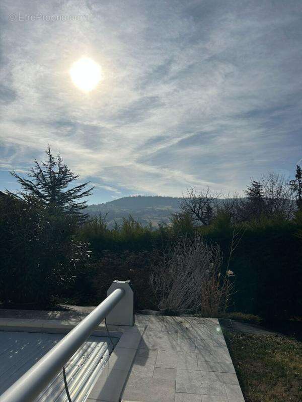 Maison à LES MARTRES-DE-VEYRE