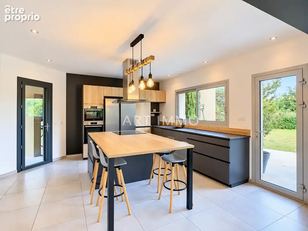 Propriete a maubec  villa de standing avec piscine et gîte indépendant - photo 12