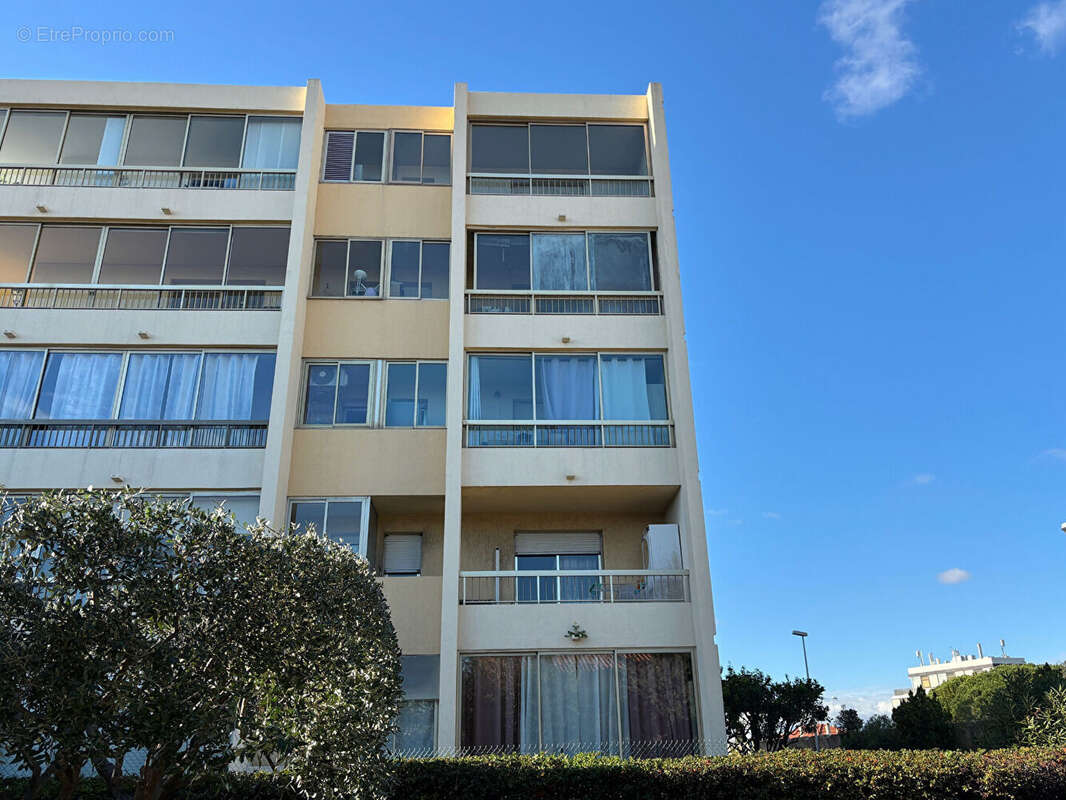 Appartement à SAINT-LAURENT-DU-VAR