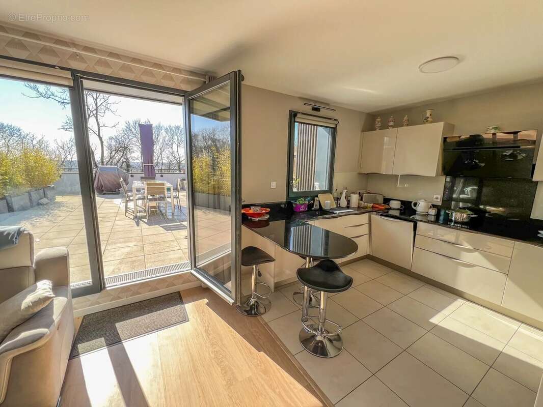 Appartement à LE MESNIL-SAINT-DENIS