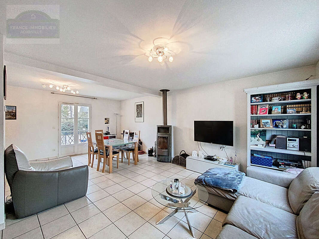 Maison à SAINT-MAUR-DES-FOSSES